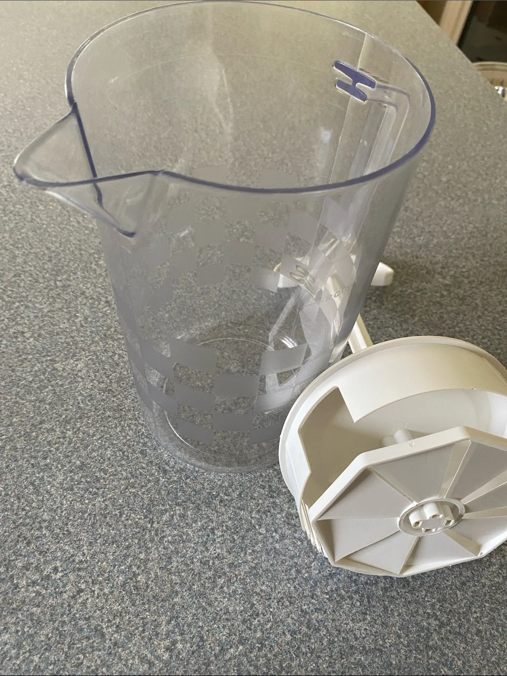 Pampered Chef Clear Plastic Pitcher with a White Infuser - Home Kitchen
